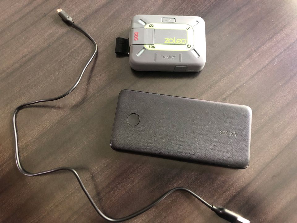 Zoleo Communicateur Satellite avec Chargeur Anker